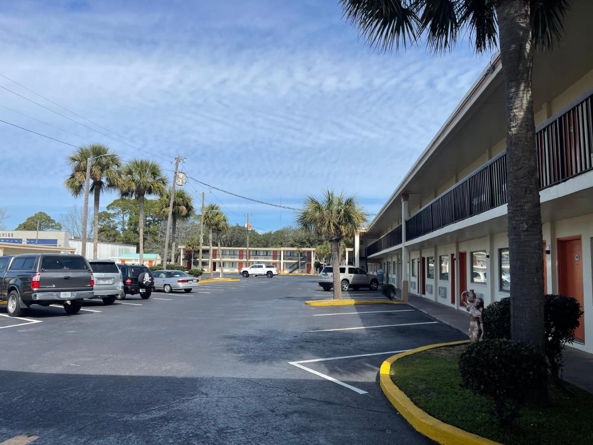 Hole Inn The Wall Hotel - Fort Walton Beach - Sunset Plaza - Nearby Beaches & Hurlburt Ngoại thất bức ảnh