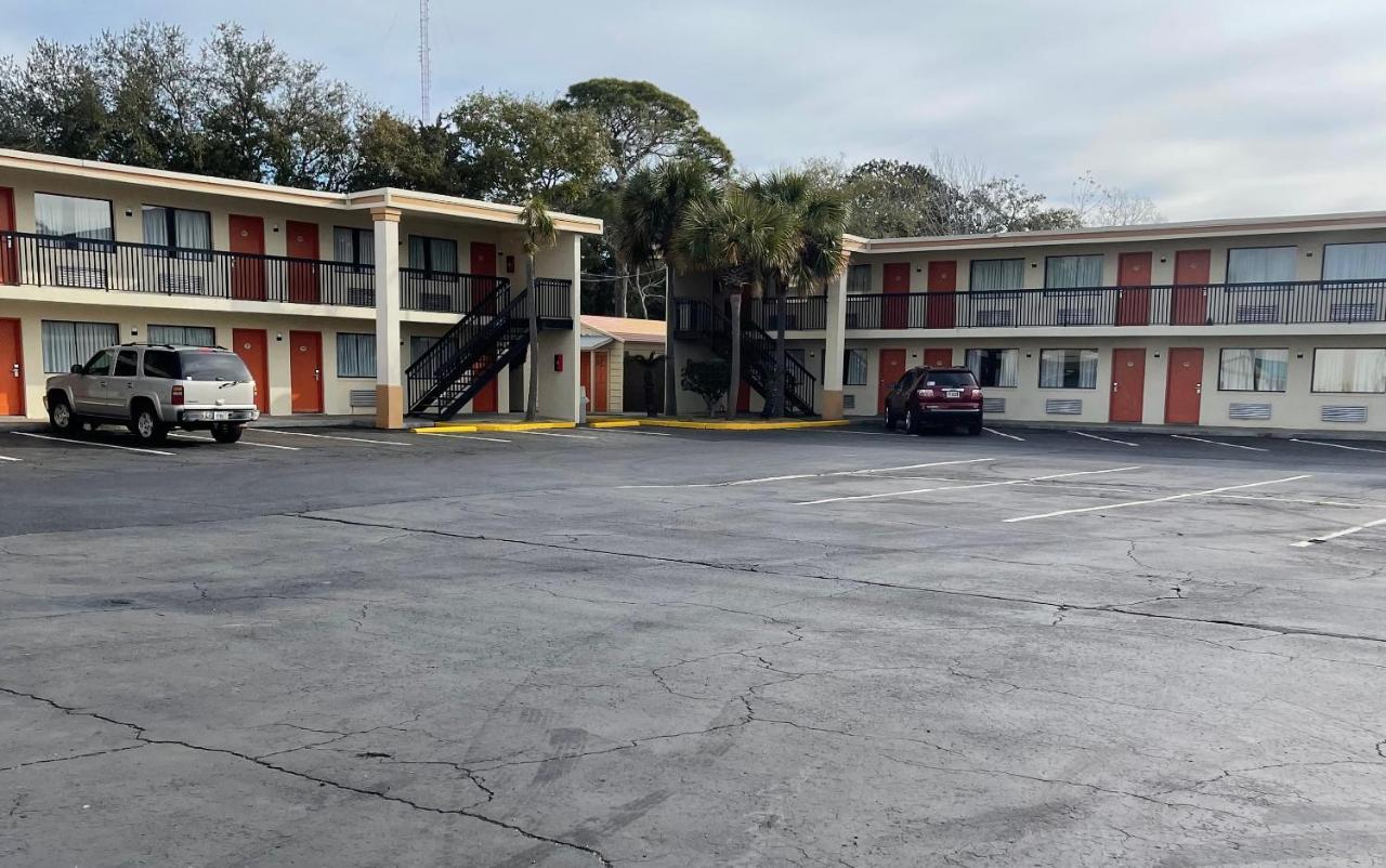 Hole Inn The Wall Hotel - Fort Walton Beach - Sunset Plaza - Nearby Beaches & Hurlburt Ngoại thất bức ảnh