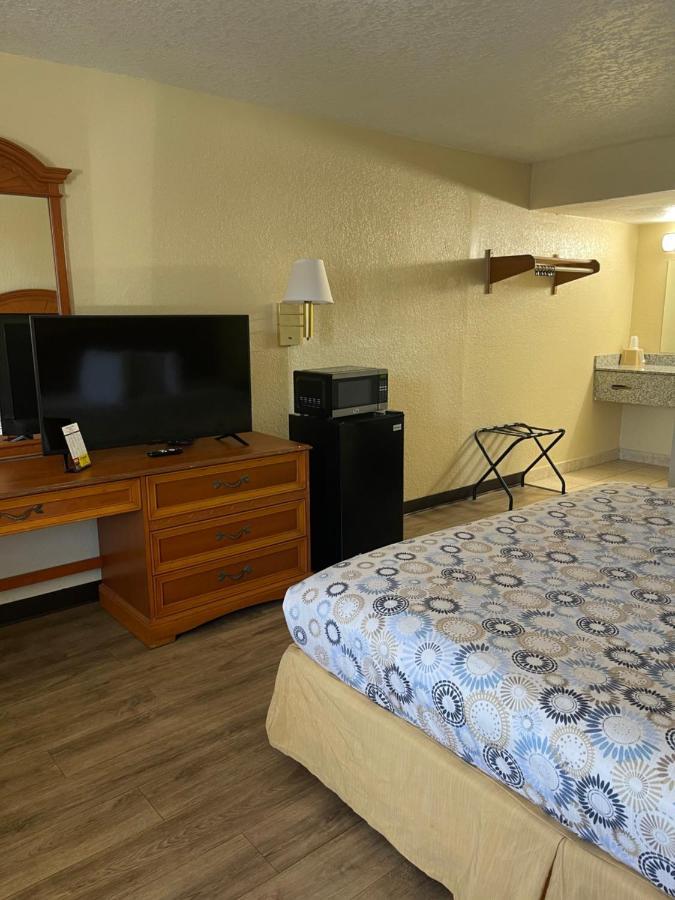 Hole Inn The Wall Hotel - Fort Walton Beach - Sunset Plaza - Nearby Beaches & Hurlburt Ngoại thất bức ảnh