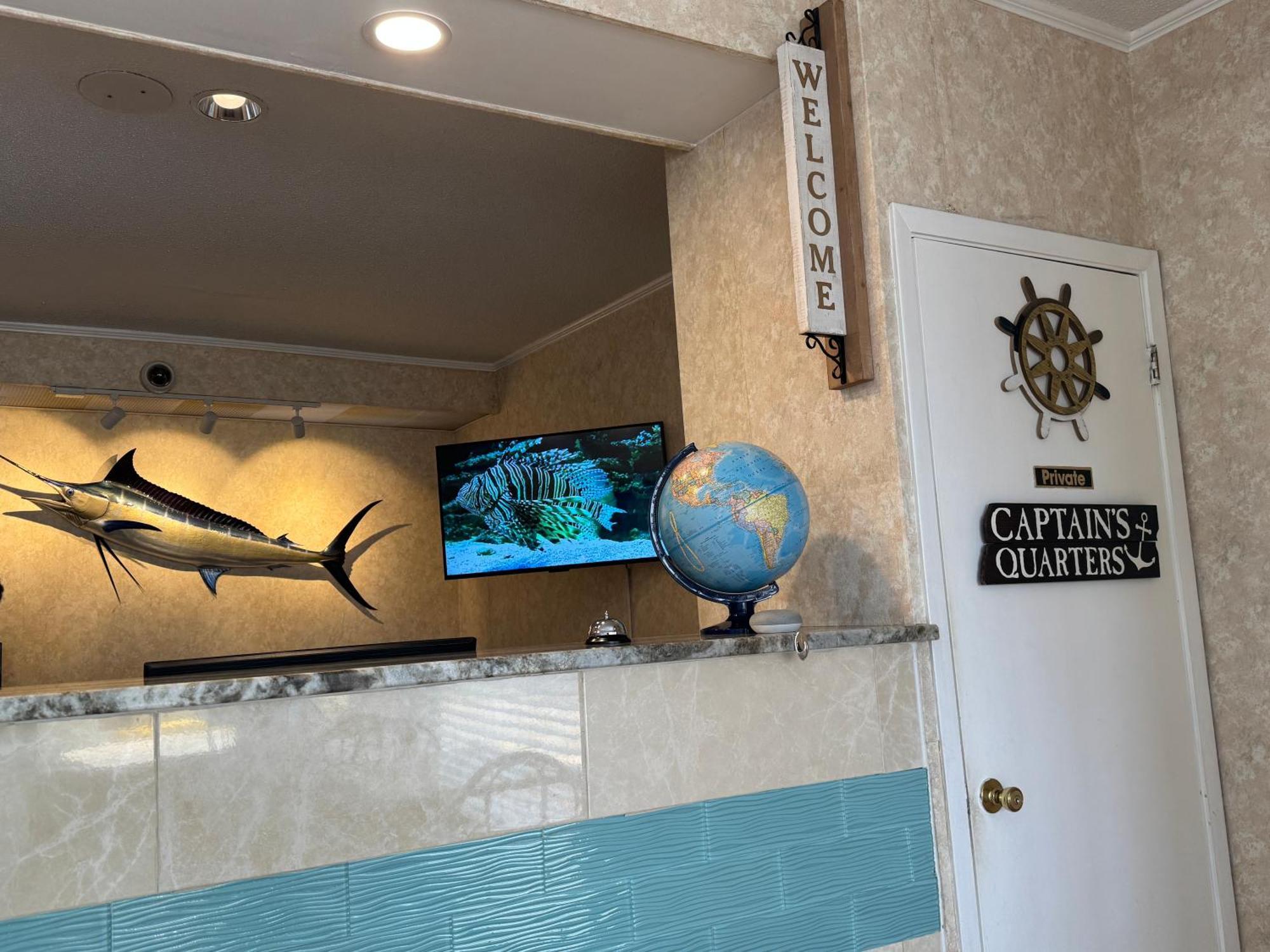 Hole Inn The Wall Hotel - Fort Walton Beach - Sunset Plaza - Nearby Beaches & Hurlburt Ngoại thất bức ảnh