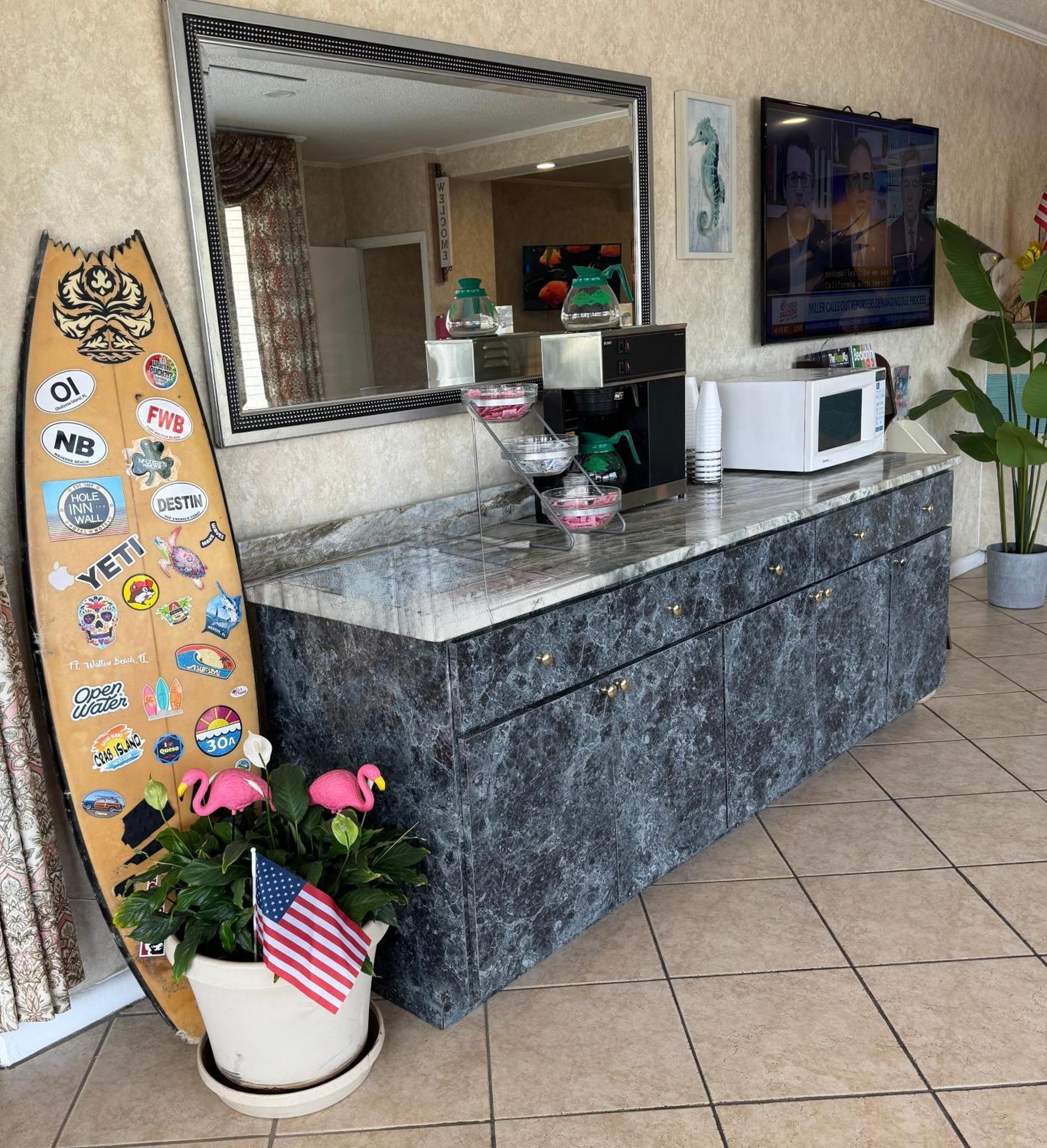 Hole Inn The Wall Hotel - Fort Walton Beach - Sunset Plaza - Nearby Beaches & Hurlburt Ngoại thất bức ảnh